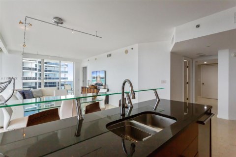 Condo in Hallandale Beach, Florida, 2 bedrooms  № 2052936 - photo 8