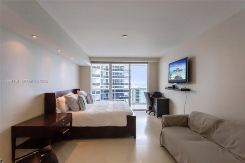 Condo in Hallandale Beach, Florida, 2 bedrooms  № 2052936 - photo 16