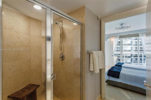 Condo in Hallandale Beach, Florida, 2 bedrooms  № 2052936 - photo 14