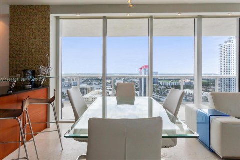 Condo in Hallandale Beach, Florida, 2 bedrooms  № 2052936 - photo 3