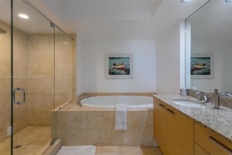 Condo in Hallandale Beach, Florida, 2 bedrooms  № 2052936 - photo 20