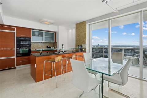 Condo in Hallandale Beach, Florida, 2 bedrooms  № 2052936 - photo 5