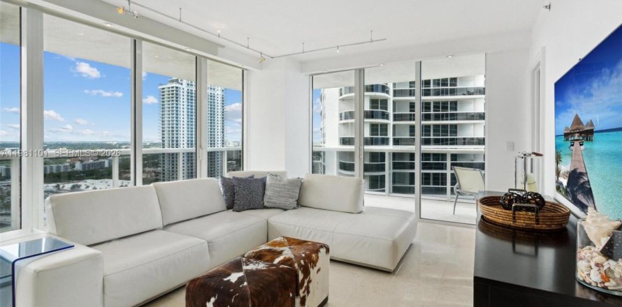 Condo in Hallandale Beach, Florida, 2 bedrooms  № 2052936