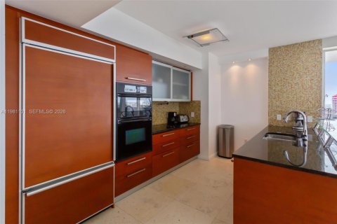 Condo in Hallandale Beach, Florida, 2 bedrooms  № 2052936 - photo 6
