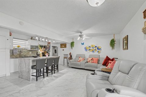 Condominio en venta en Miami, Florida, 2 dormitorios, 91.97 m2 № 2032120 - foto 3