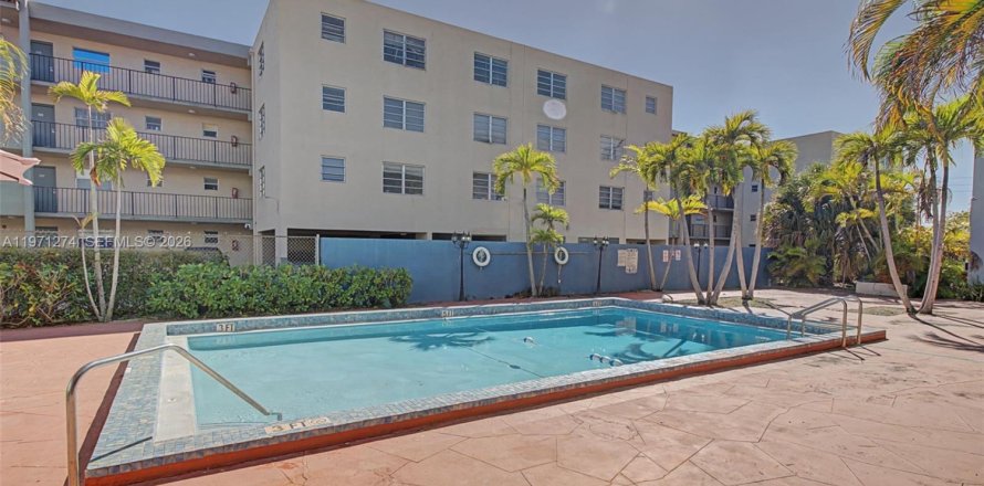 Condominio en Miami, Florida, 2 dormitorios  № 2032120
