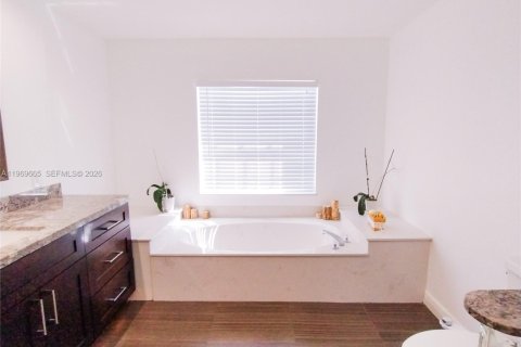 House in Boca Raton, Florida 4 bedrooms, 260.22 sq.m. № 2030897 - photo 17