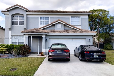 House in Boca Raton, Florida 4 bedrooms, 260.22 sq.m. № 2030897 - photo 2