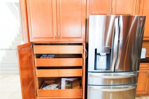 House in Boca Raton, Florida 4 bedrooms, 260.22 sq.m. № 2030897 - photo 13