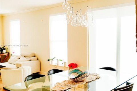 House in Boca Raton, Florida 4 bedrooms, 260.22 sq.m. № 2030897 - photo 5