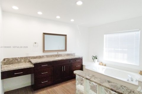 House in Boca Raton, Florida 4 bedrooms, 260.22 sq.m. № 2030897 - photo 16