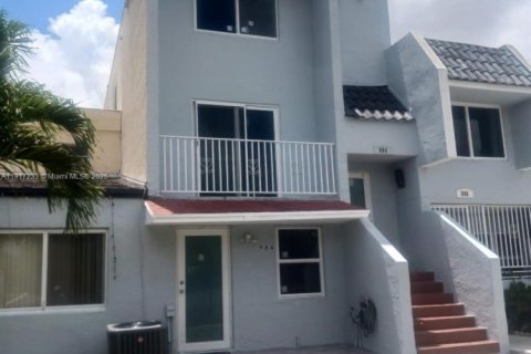 Adosado en Hialeah, Florida 4 dormitorios, 186.73 m2 № 1973457