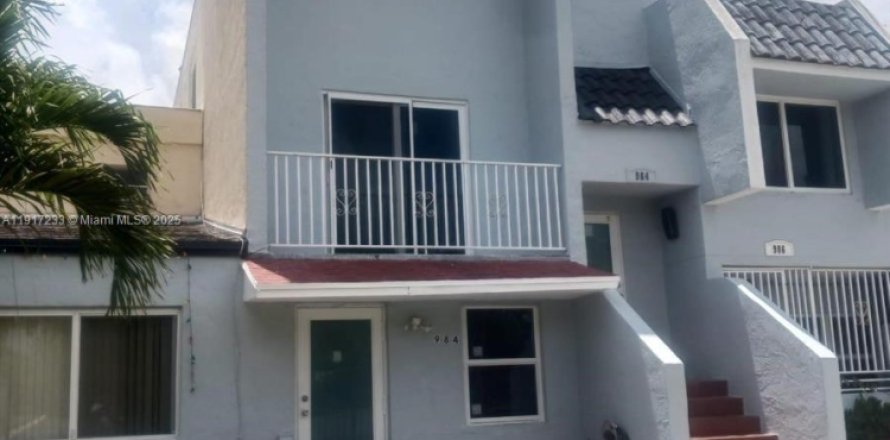 Adosado en Hialeah, Florida 4 dormitorios, 186.73 m2 № 1973457
