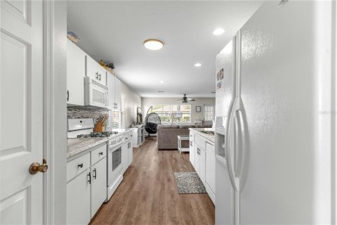 House in Ocala, Florida 2 bedrooms, 135.82 sq.m. № 2094050 - photo 11