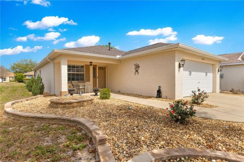 House in Ocala, Florida 2 bedrooms, 135.82 sq.m. № 2094050 - photo 2