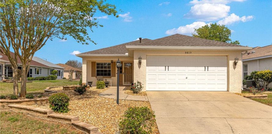 House in Ocala, Florida 2 bedrooms, 135.82 sq.m. № 2094050