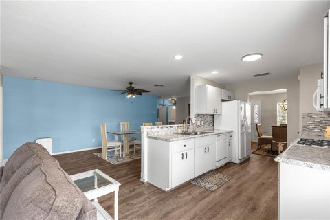 House in Ocala, Florida 2 bedrooms, 135.82 sq.m. № 2094050 - photo 13