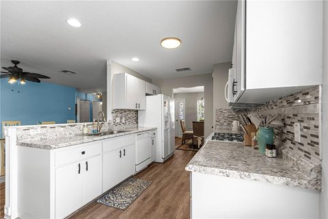 House in Ocala, Florida 2 bedrooms, 135.82 sq.m. № 2094050 - photo 14