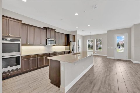 House in Orlando, Florida 4 bedrooms, 234.67 sq.m. № 1914739 - photo 6