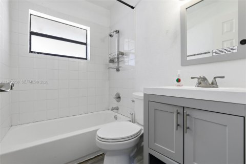 Commercial property in Miami, Florida 282.05 sq.m. № 2042230 - photo 13