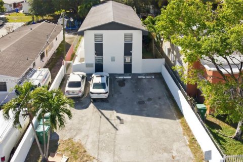 Commercial property in Miami, Florida 282.05 sq.m. № 2042230