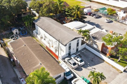 Commercial property in Miami, Florida 282.05 sq.m. № 2042230 - photo 2