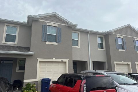 Townhouse in Howey-in-the-Hills, Florida 3 bedrooms, 154.22 sq.m. № 1609449 - photo 2