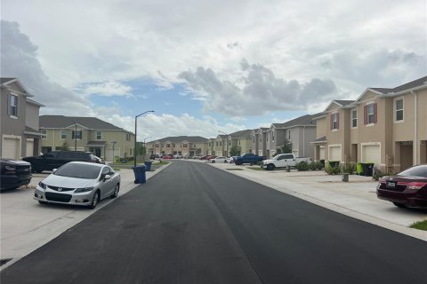 Townhouse in Howey-in-the-Hills, Florida 3 bedrooms, 154.22 sq.m. № 1609449 - photo 3
