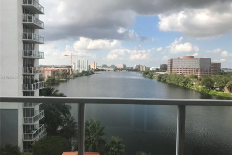 Condo in Miami, Florida, 3 bedrooms  № 2000229