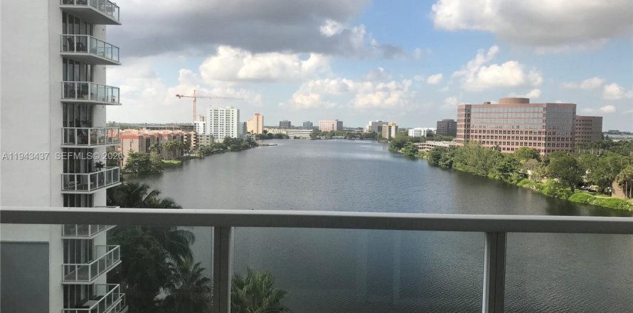 Condo in Miami, Florida, 3 bedrooms  № 2000229