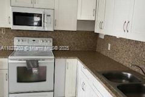 Купить виллу или дом в Хайалиа, Флорида 2 спальни, 123.28м2, № 1942343 - фото 16