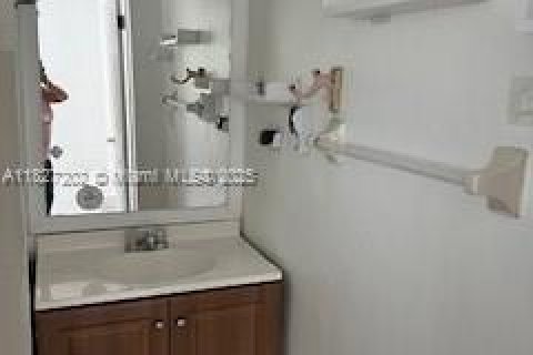 Купить виллу или дом в Хайалиа, Флорида 2 спальни, 123.28м2, № 1942343 - фото 11