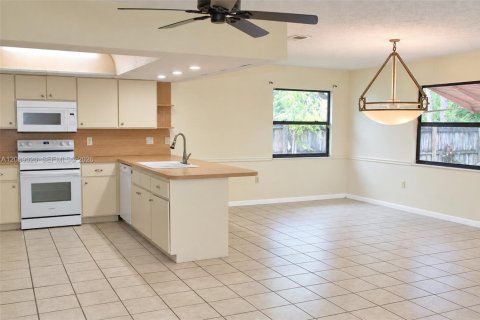 Casa en venta en Port St. Lucie, Florida, 2 dormitorios, 155.33 m2 № 2365649 - foto 42