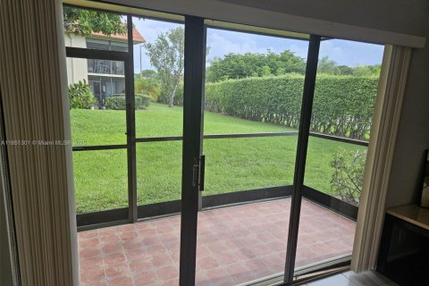 Condo in Weston, Florida, 2 bedrooms  № 1855334 - photo 10