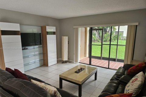 Condo in Weston, Florida, 2 bedrooms  № 1855334 - photo 13