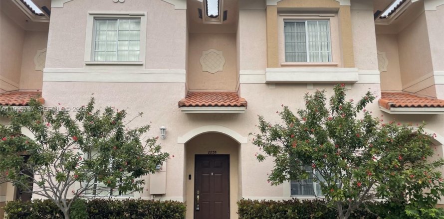 Touwnhouse à Tamarac, Floride 2 chambres, 112.78 m2 № 2063986