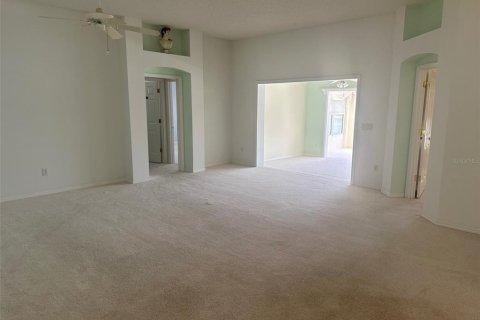 House in The Villages, Florida 3 bedrooms, 208.29 sq.m. № 1777848 - photo 12