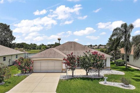House in The Villages, Florida 3 bedrooms, 208.29 sq.m. № 1777848 - photo 1