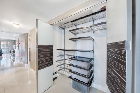 Copropriété à vendre à Hallandale Beach, Floride: 2 chambres, 105.82 m2 № 1997786 - photo 22