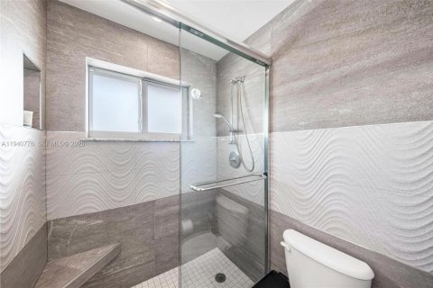 Copropriété à vendre à Hallandale Beach, Floride: 2 chambres, 105.82 m2 № 1997786 - photo 14