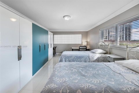Copropriété à vendre à Hallandale Beach, Floride: 2 chambres, 105.82 m2 № 1997786 - photo 11