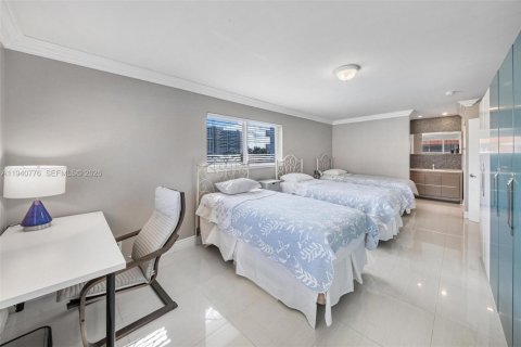 Copropriété à vendre à Hallandale Beach, Floride: 2 chambres, 105.82 m2 № 1997786 - photo 10