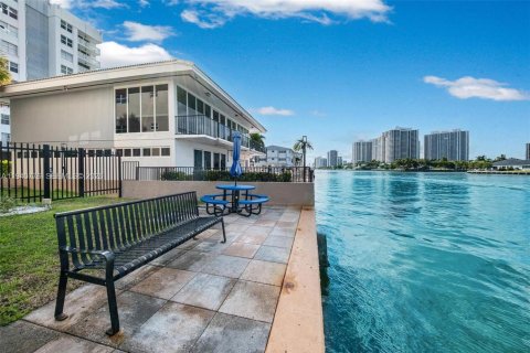 Copropriété à vendre à Hallandale Beach, Floride: 2 chambres, 105.82 m2 № 1997786 - photo 28