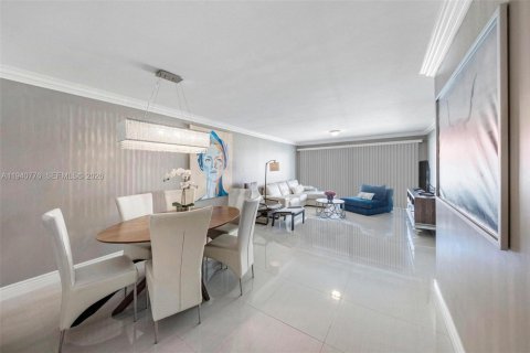 Copropriété à vendre à Hallandale Beach, Floride: 2 chambres, 105.82 m2 № 1997786 - photo 4