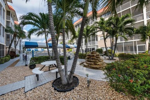 Copropriété à vendre à Hallandale Beach, Floride: 2 chambres, 105.82 m2 № 1997786 - photo 25