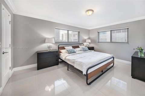 Copropriété à vendre à Hallandale Beach, Floride: 2 chambres, 105.82 m2 № 1997786 - photo 7