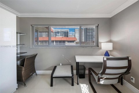 Copropriété à vendre à Hallandale Beach, Floride: 2 chambres, 105.82 m2 № 1997786 - photo 12