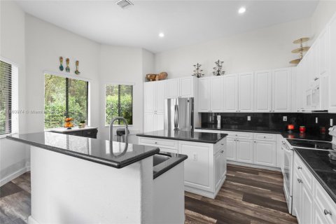 Casa en venta en Cutler Bay, Florida, 4 dormitorios, 252.97 m2 № 1890693 - foto 12