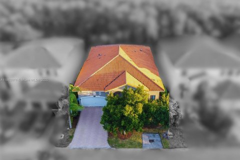 Casa en venta en Cutler Bay, Florida, 4 dormitorios, 252.97 m2 № 1890693 - foto 2