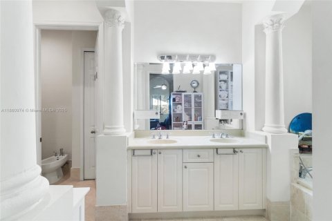Casa en venta en Cutler Bay, Florida, 4 dormitorios, 252.97 m2 № 1890693 - foto 28